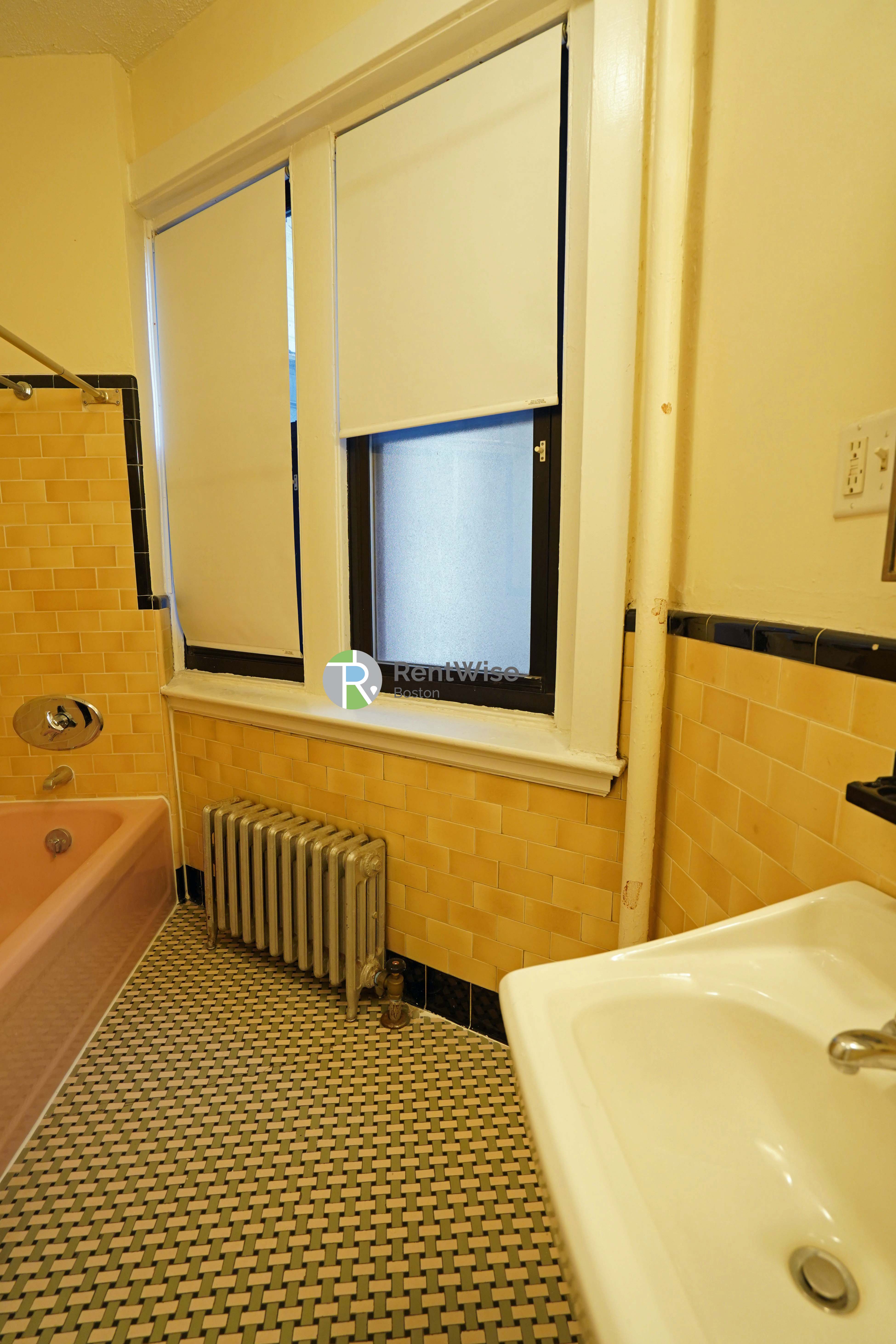 Photo of 504 Beacon St