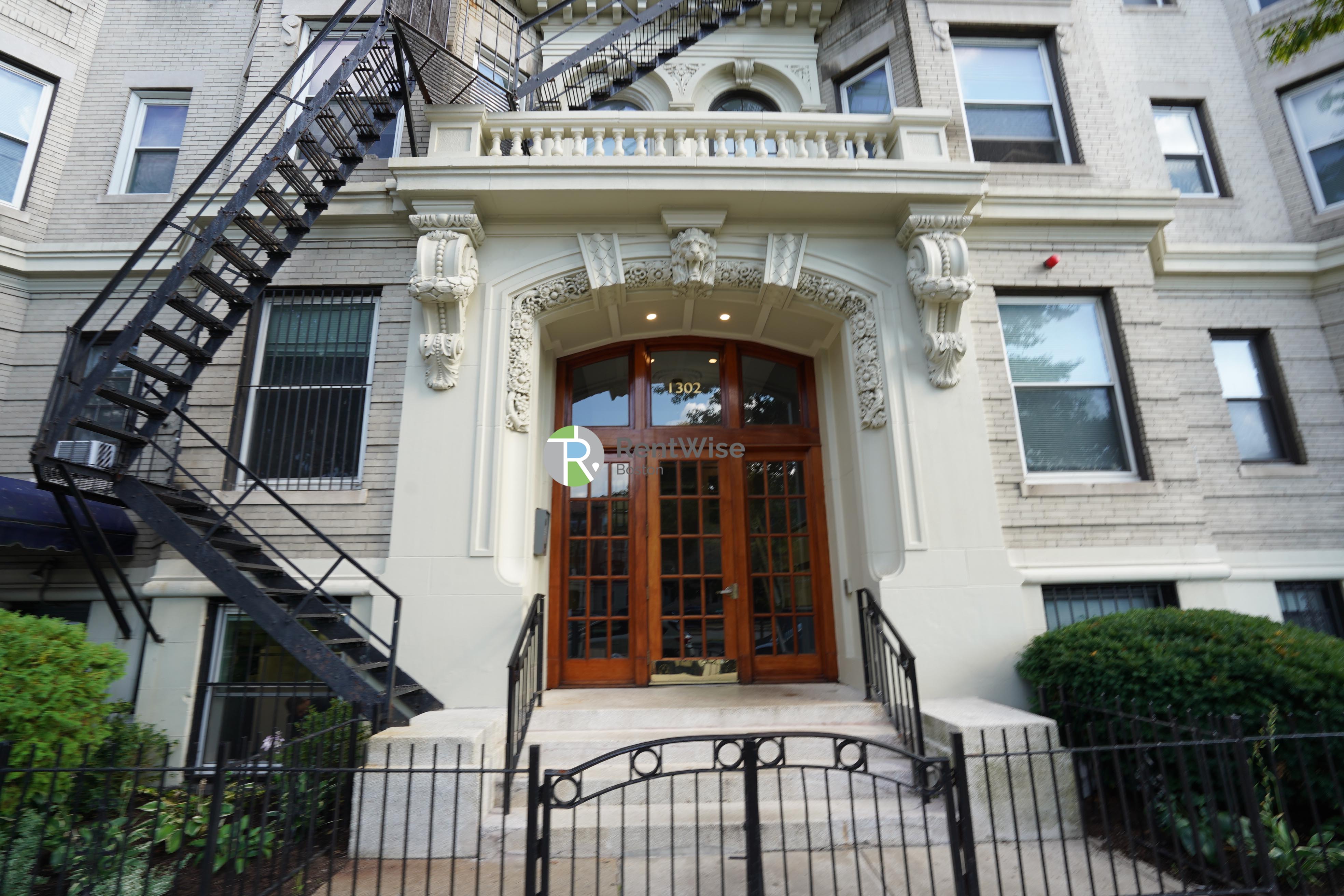 Photo of 1302 Commonwealth Ave