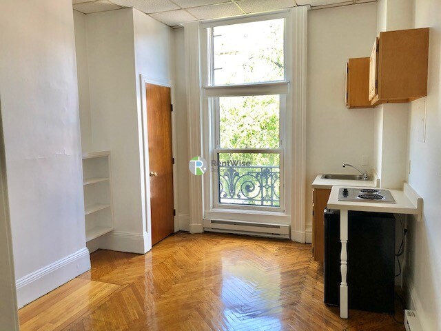 Photo of 405 Beacon St