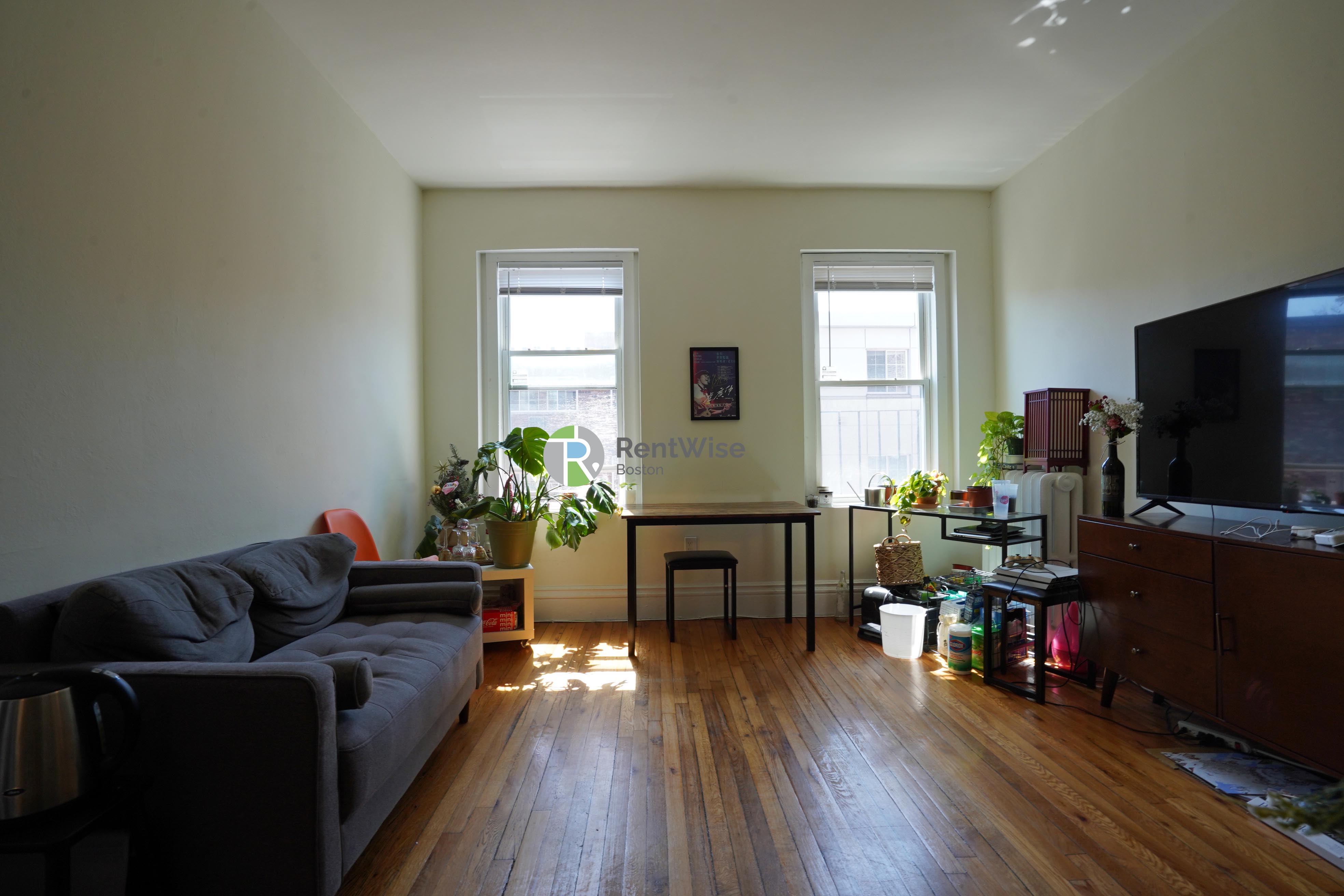 Photo of 1302 Commonwealth Ave