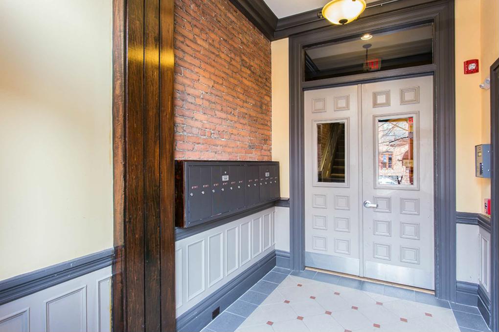 Photo of 270 Newbury Street